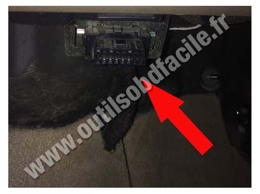 OBD connector location for Land Rover Freelander (2006 - 2014), image 